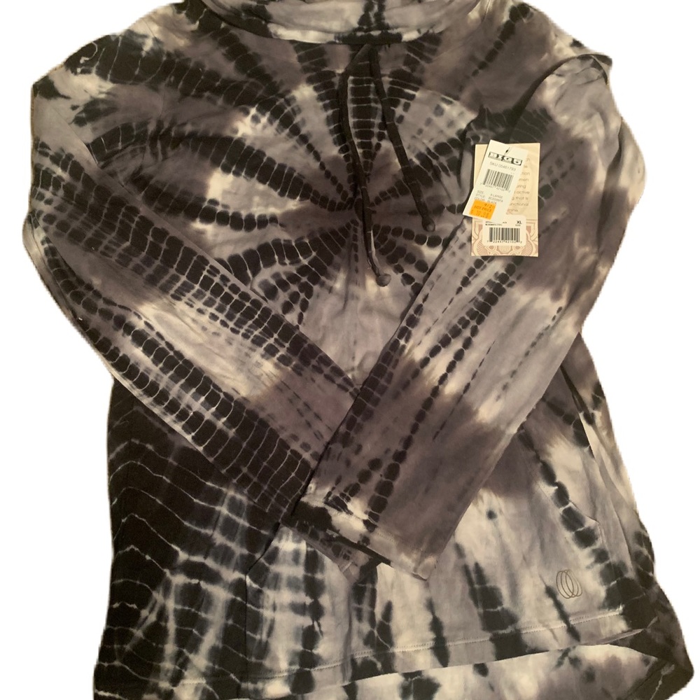 Womens matching athletic set. XL long sleeve tunnel‎ neck with size Large pants.